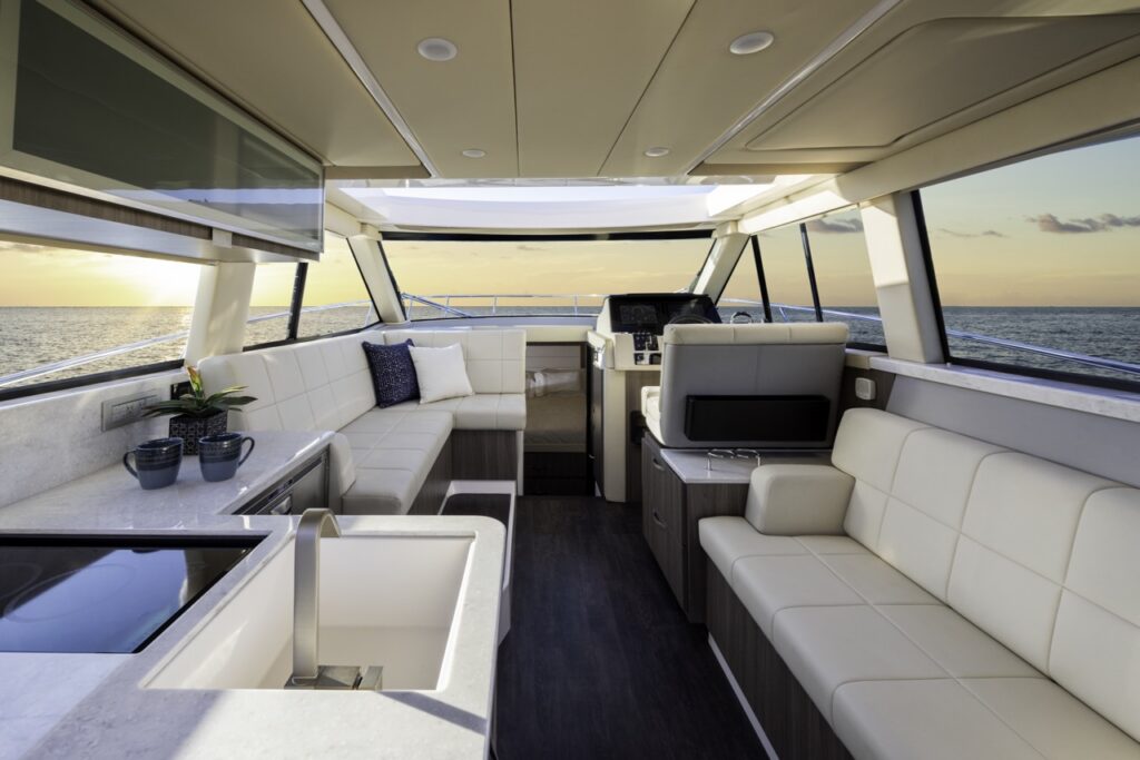 38 grande coupe yacht interior